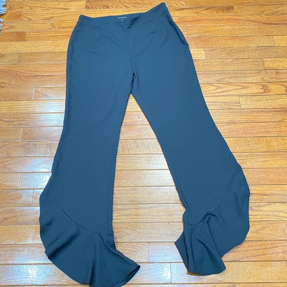 Who what wear black ruffle leg pants. - Picture 4 of 10